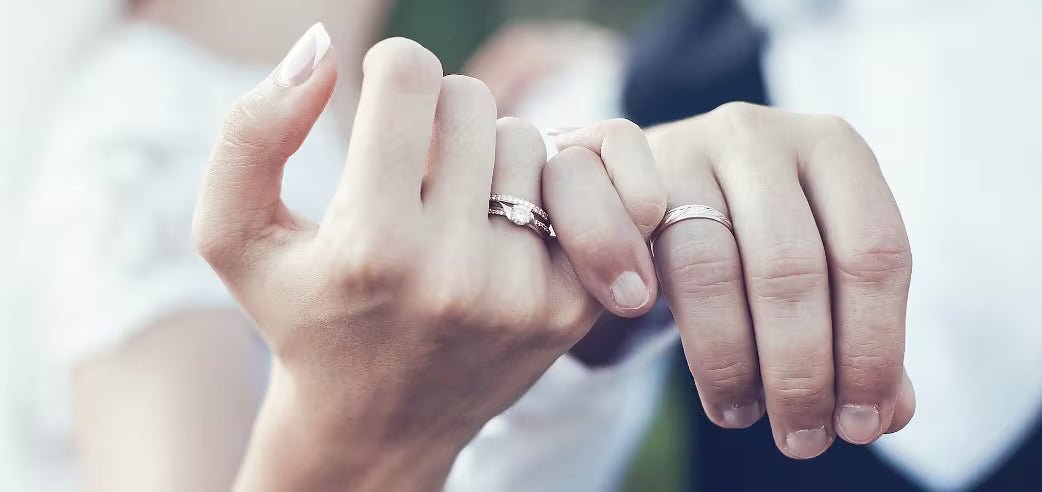 Verlobungsring nach der Hochzeit tragen? - BREEDIA