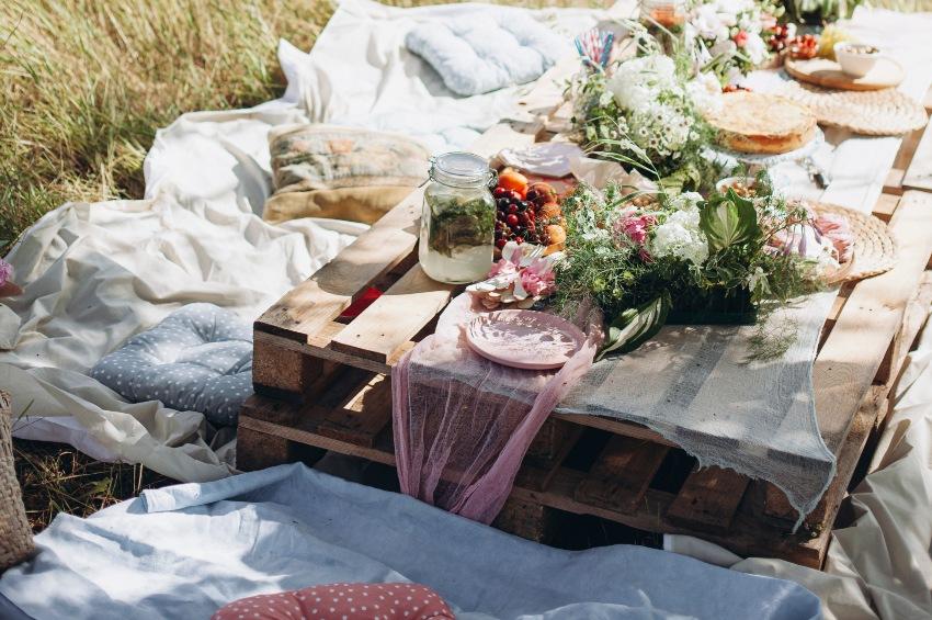 Buiten bruiloft picknick - goedkoop trouwen